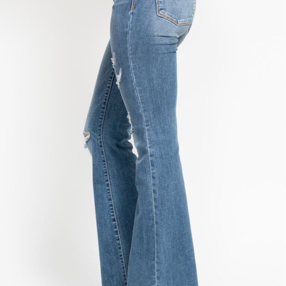 JUDY BLUE NWT
Indie Mid Rise Flare Jeans-Button Fly - Picture 7 of 8